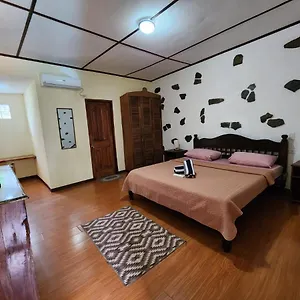 Отель Tiptop Hotel, Resto And Delishop